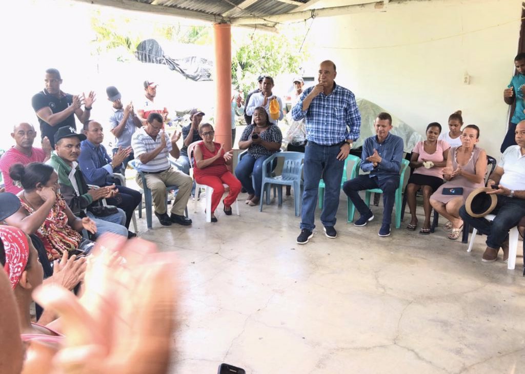 BautaRojas's tweet photo. Continuamos nuestro recorrido ,seguimos tocando comunidad por comunidad para que el 6 de octubre @LeonelFernandez sea el candidato de nuestro @PLDenlinea .Ahora estamos en la Yaiba, municipio de castillo,Provincia Duarte .#LaFuerzaDelPueblo https://t.co/fJlWP4vu1l