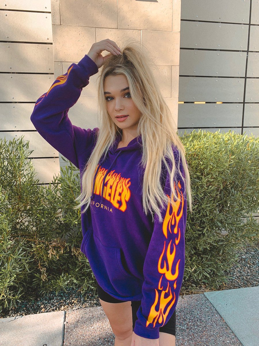 rue21's tweet photo. Major weekend vibe 🔥 Use code 003291 to take 30% off your purchase of $40 or more! #hoodies #weekendfit #rue21 https://t.co/l5AgGjfxJ7 https://t.co/1cntBzlPNi