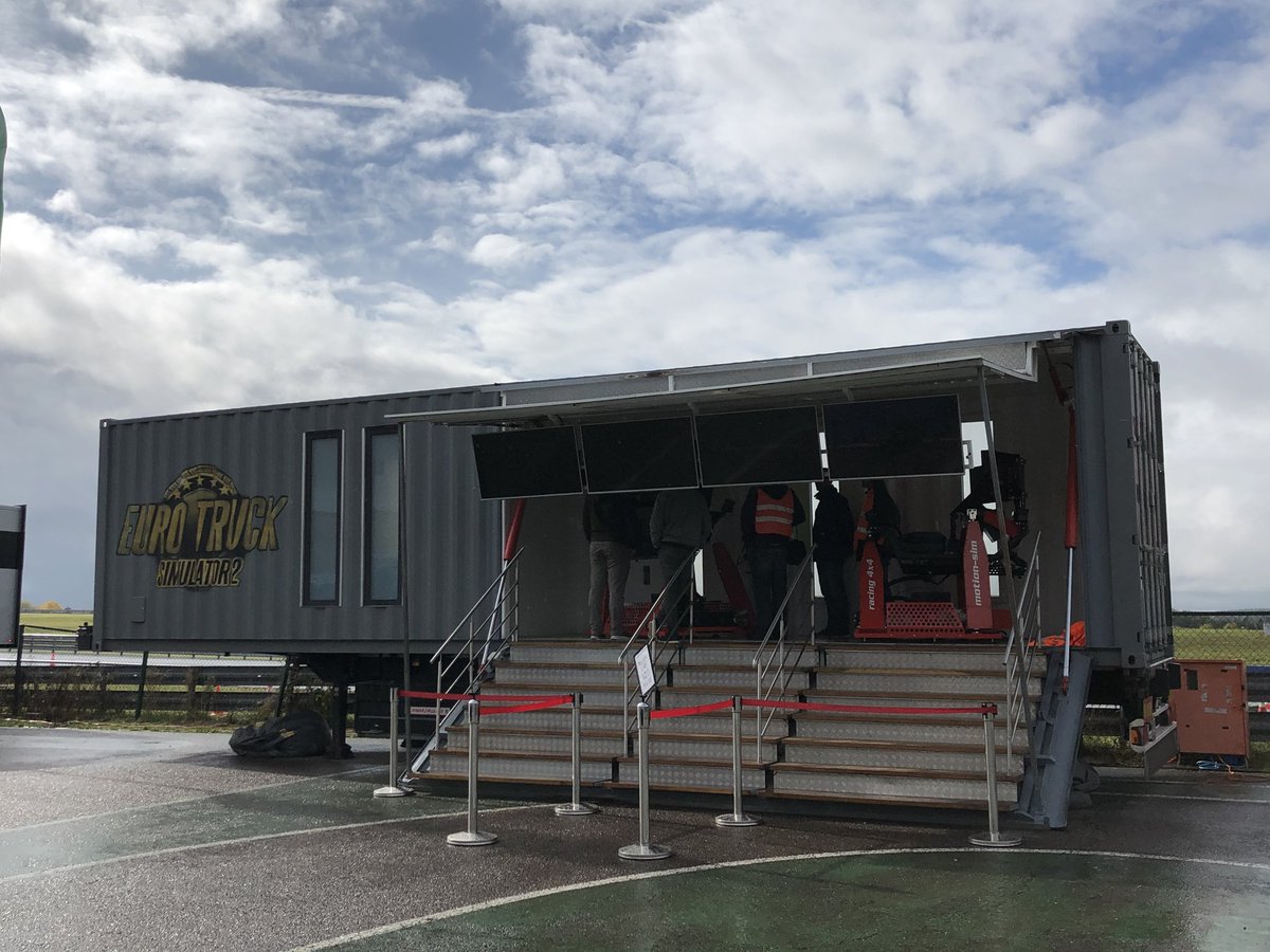 SCSsoftware's tweet photo. The first day of the @DAFTrucksNV Driver Competition event is over! ๐
But our #SCSSimTrailer will be open for more virtual trucking tomorrow again! ๐ https://t.co/RApMqJ9E3Q