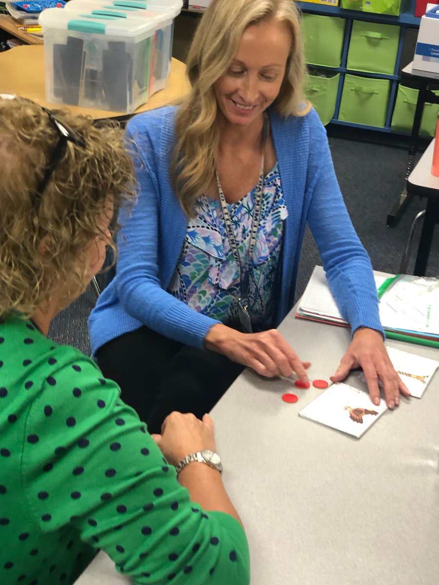 sarasotaschools's tweet photo. Thank you, Charles & Margery Barancik Fdn (@BarancikCMBF)!
Gocio first-grade teachers are excited about receiving Literacy Kits and learning how to employ Phonemic Awareness in student writing by using Elkonin Boxes and picture cards.
#ReadingRecoveryWorks #ReadingRecoverySCS https://t.co/PfWtDck4gs