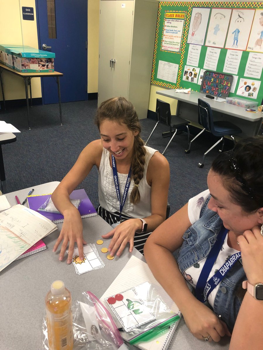 sarasotaschools's tweet photo. Thank you, Charles & Margery Barancik Fdn (@BarancikCMBF)!
Gocio first-grade teachers are excited about receiving Literacy Kits and learning how to employ Phonemic Awareness in student writing by using Elkonin Boxes and picture cards.
#ReadingRecoveryWorks #ReadingRecoverySCS https://t.co/PfWtDck4gs