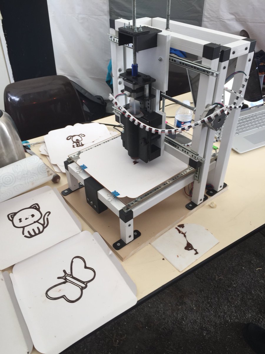 LabFabfr's tweet image. De passage au #FestiLab @LaFabriqueRafCo ⚙️🔨👍😊 Découverte d’objets roulants , d’impressions au chocolat, de photos argentiques, ...etc #LowTech #3D