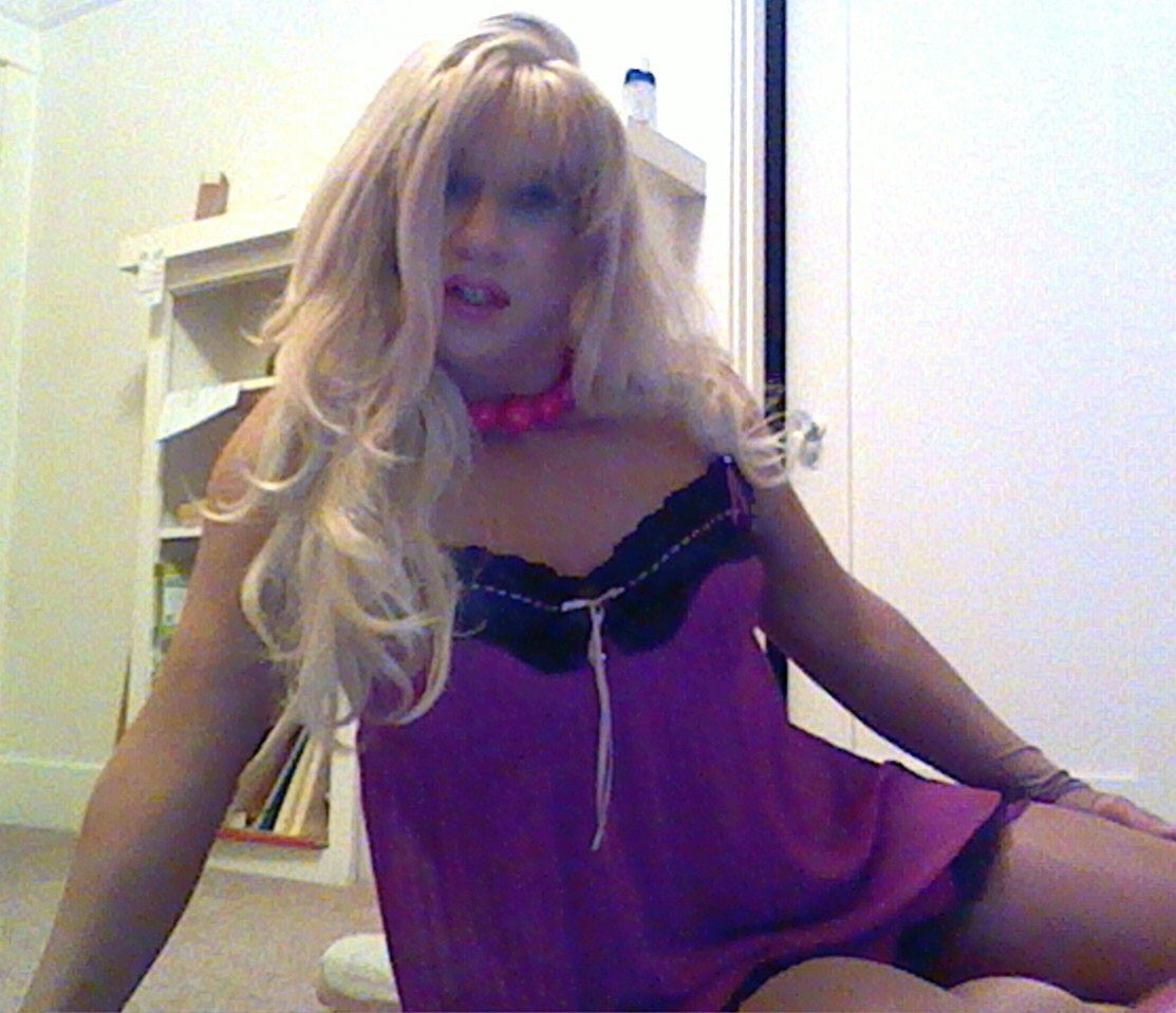 QueenMLondon's tweet photo. Who thinks my new slut needs to ACTUALLY grow some boobs?

Hormones? Fake tits? Breast pumps?🤷🏻‍♀️🤭🤤🤤

What do you think?
😂😂

#findom #femdom #BBR #mistress #sissy #bimbo #sissycollector #SissyFeminization #SissyWardrobe #humiliatrix https://t.co/N2e726x0Hr