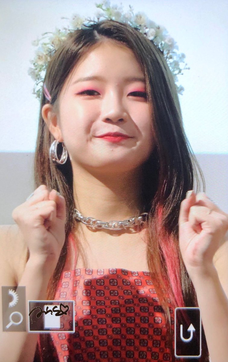 Saturday_MINSEO's tweet photo. 190928 팬사인회 

(﹡ˆ﹀ˆ﹡)♡

#세러데이 #SATURDAY #3rdSingleAlbum #BByong #뿅
 #세러데이뿅
#박민서 #민서 #MINSEO #ミンソ

@saturday718 https://t.co/85qQPr4RS9