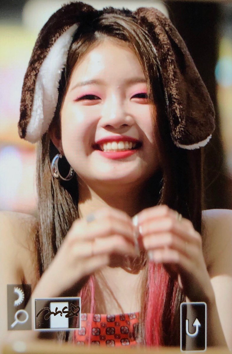 Saturday_MINSEO's tweet photo. 190928 팬사인회 

너무 귀엽다.(((o(*ﾟ▽ﾟ*)o)))

#세러데이 #SATURDAY #3rdSingleAlbum #BByong #뿅
 #세러데이뿅
#박민서 #민서 #MINSEO #ミンソ

@saturday718 https://t.co/IQ292RDsDq