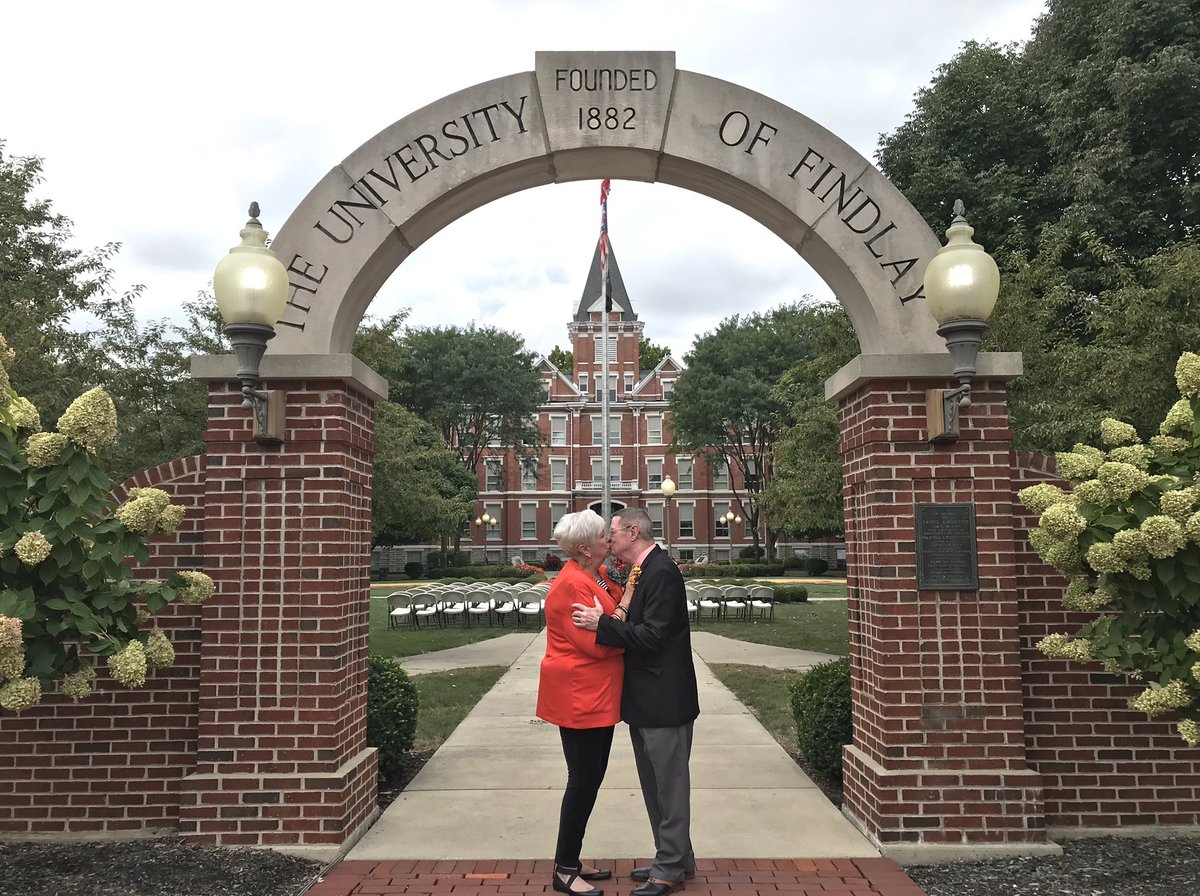OilerAlumni's tweet photo. Findlay Faithfuls just renewed their vows on the front lawn of Old Main as part of #OilerHomecoming #ForeverOilers 🧡🥂🖤 https://t.co/Jrz8B3EI9m