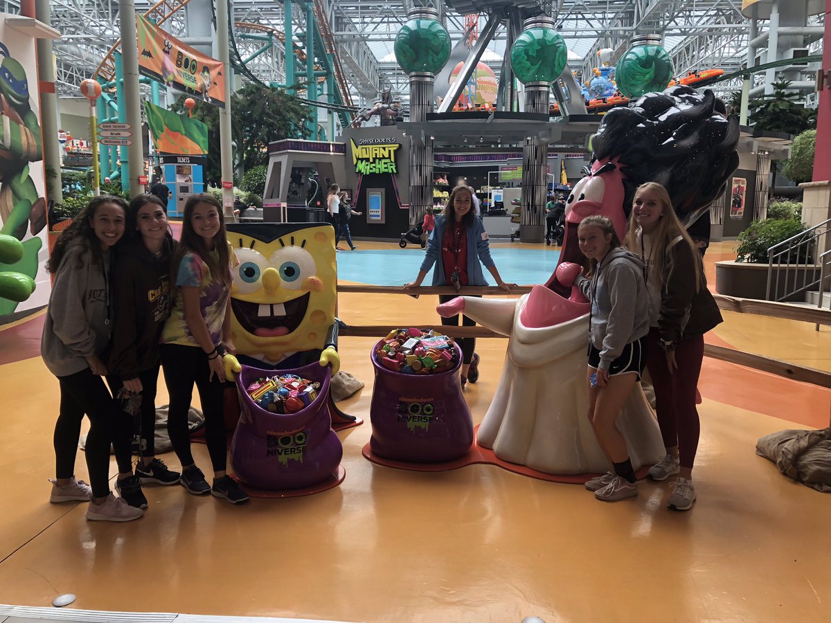 WeAreJCAXC's tweet image. JCA XC taking over the Mall of America and University of Minnesota. The annual XC trip is a hit! Good luck in your races today Hillmen and Angels! #RunLikeHill #FlyLikeAnAngel