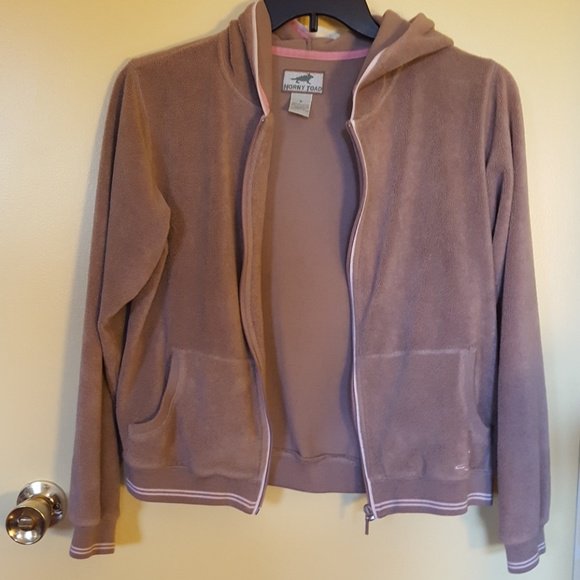 devan_mello's tweet image. So good I had to share! Check out all the items I'm loving on @Poshmarkapp #poshmark #fashion #style #shopmycloset #loft #michaelkors #hornytoad: posh.mk/JbfW2dB1QZ