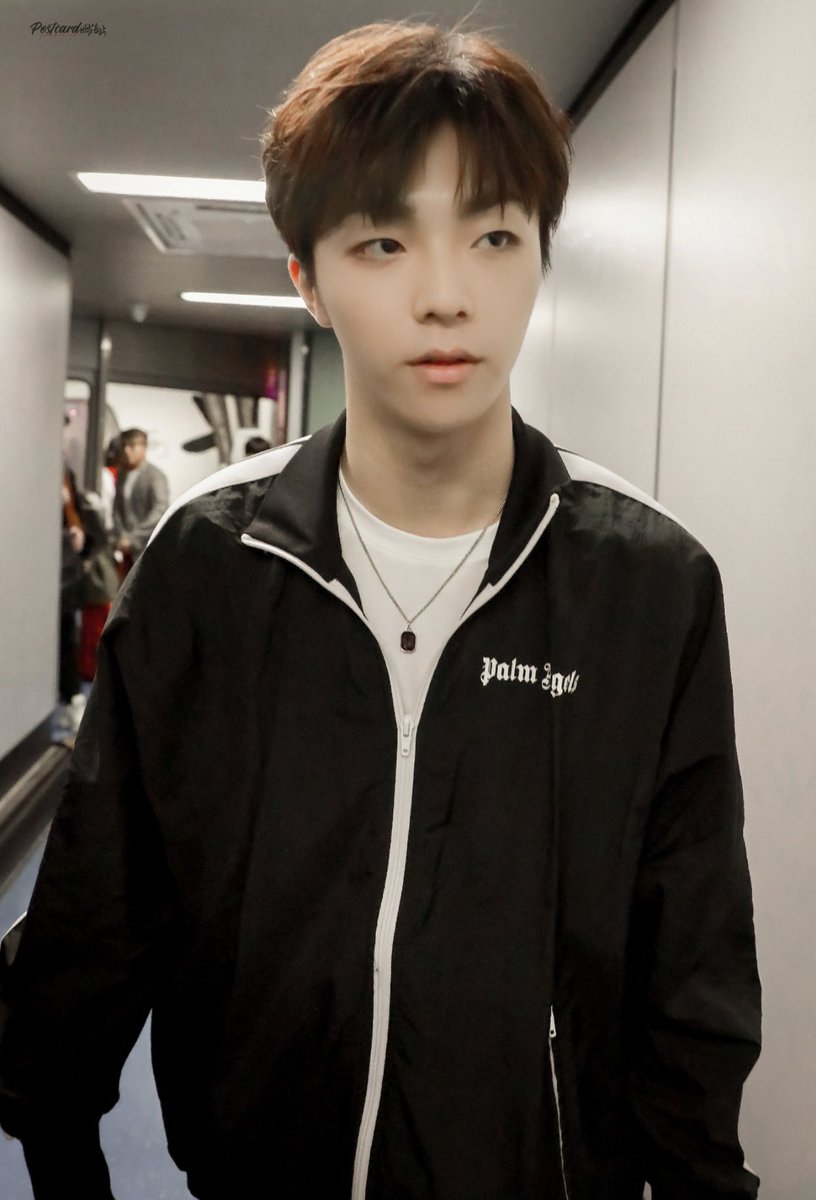 chenlinongpics's tweet photo. so breathtakingly handsome😭

#chenlinong #陈立农 #百分九少年 https://t.co/HIFpLgvbPy