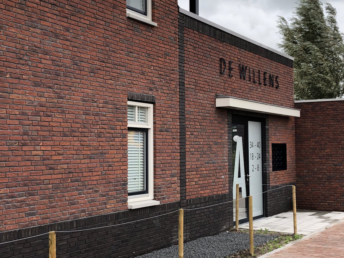 rogier_tetteroo's tweet photo. Supergezellige #Burendag2019 in #Gouda #Middenwillens in het prachtige complex βDe Willensβ van @WoonpartnersMH 24 mooie betaalbare sociale huurwoningen met leuke gemeenschappelijke binnentuin met βchillβ plek. De kersverse bewoners zijn apetrots op hun woningππ» BBQ ging prima! https://t.co/TeKzOKnSAd