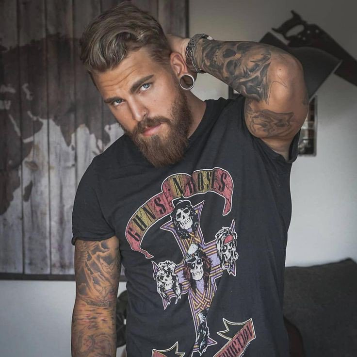 تحية لمن لم يتأثر بموجة السخف التي
 إجتاحت هذا العالم 
 وتبا لكل خائن وخائنه 
 يهون  المظاهر والنفاق والكذب والتقمص بأتفه الأمور،، تحية لمن اختار أن يكون حقيقياً.