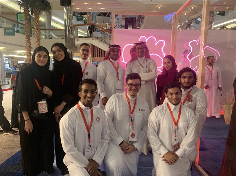 DRNorghlbi's tweet photo. الدكتور توفيق اليافي نائب مدير القطاع الغربي للحرس الوطني يزور المعرض و يثني علي عمل الطلاب و الجمعيه السعوديه لجراحه القلب. @WorldHeartDayJ #worldheartday2019 @KfafhP @American_Heart @KFAFHCards @dr_abukhudair @NGHAnews @kauweb @KFSHRC_J @KFSHRC_Research @jeddahnews_ https://t.co/eu5mXuDsCl