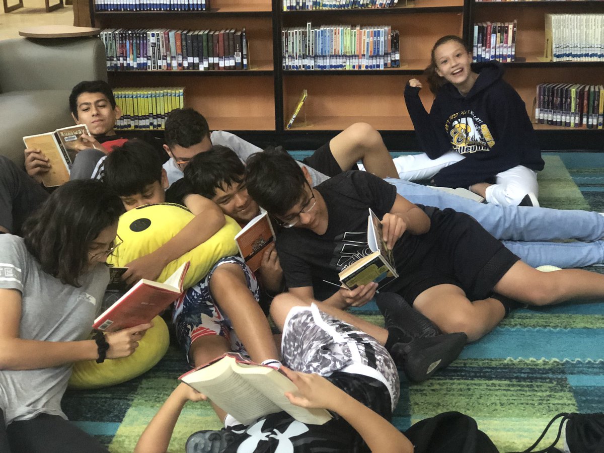 CatheyMSLib's tweet image. A day in the life of a Cathey Cobra...#funfilledlibrary #constantlearning @cobras047 @anjanettei3 @annvega @DrGonzalez8