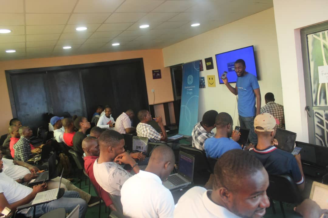 Techxinnovation's tweet photo. The DevCTraining titled MeetUp1.0 organized by @Andela_Nigeria took place at @Techxinnovatio2 The lucky candidates who were selected for the training where truly inspired and motivated to be the best in their various fields.πͺπ½
#devctrainingwithandela
#devcmeetup1.0
#devcenugu https://t.co/xmZzPUY1Rz