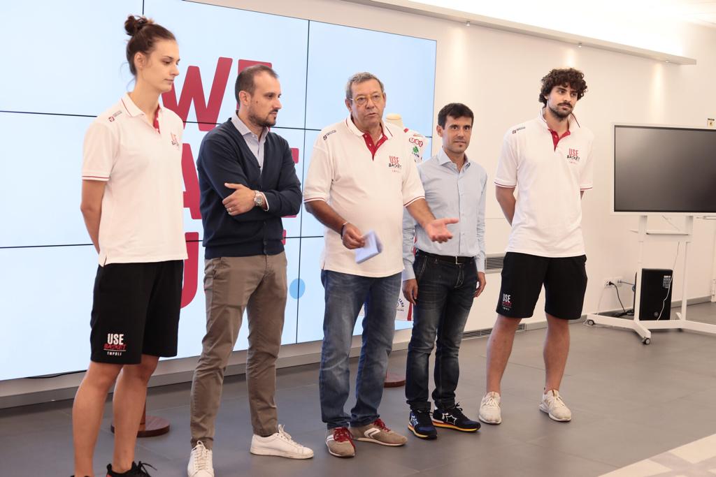 usebasket's tweet photo. Presentazione nuova stagione Use con le maglie targate #2tsport https://t.co/XT4mAi2TsY #weareuse https://t.co/Qf2Rz2eUzH