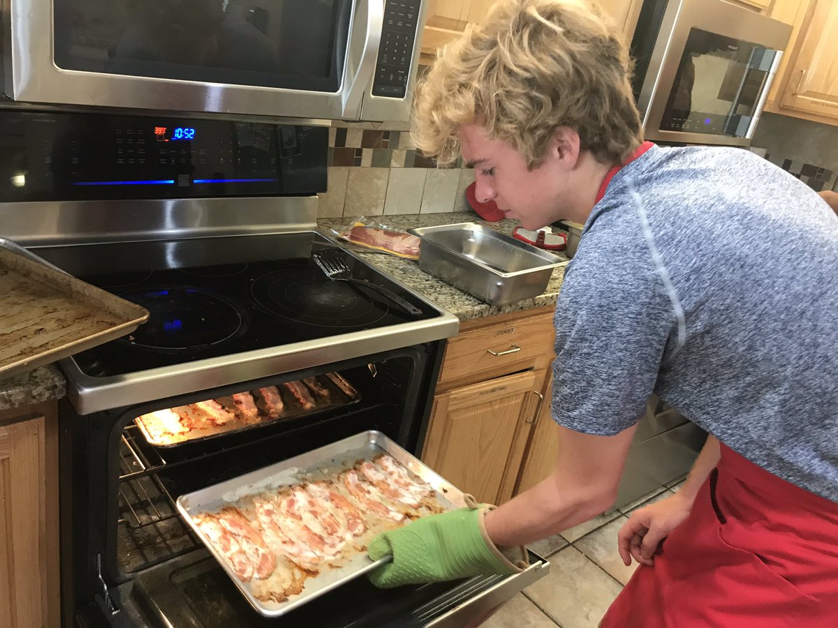 ChagrinClub's tweet photo. @CFHSLacrosse at it again, serving up breakfast at @ClevelandRMH ...thank you gentleman..Bobby Munz might be the most efficient scrambled egg maker yet. #cfevs #cookserveclean #chagrinfallsbreakfastclub https://t.co/p3zCKn6tlh