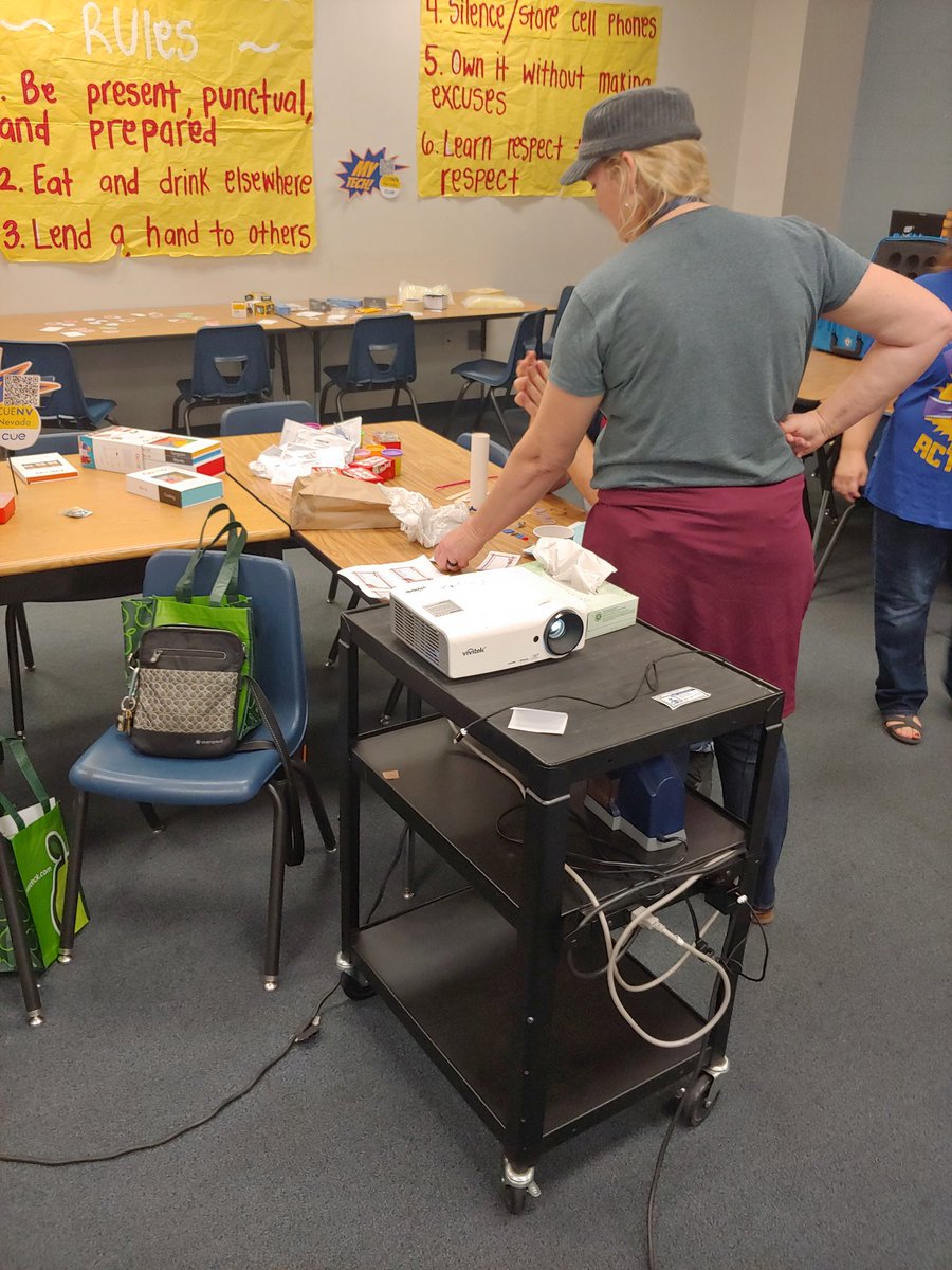 ToutouleNtoya's tweet photo. Just met and we're designing and making at the STEAM playground #CUENV19 @christycate https://t.co/0yFD602I8c