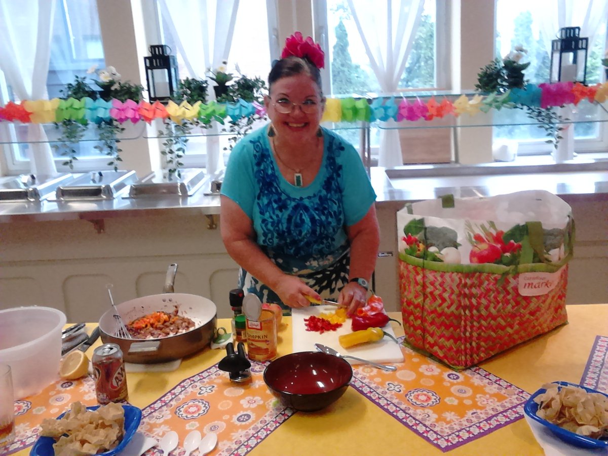 PostBe02's tweet image. Hispanic Heritage Month event: Salsa &amp;amp; Salsa
at the 3-Star in Brussels hosted by the American Legion Post BE02 was a success.