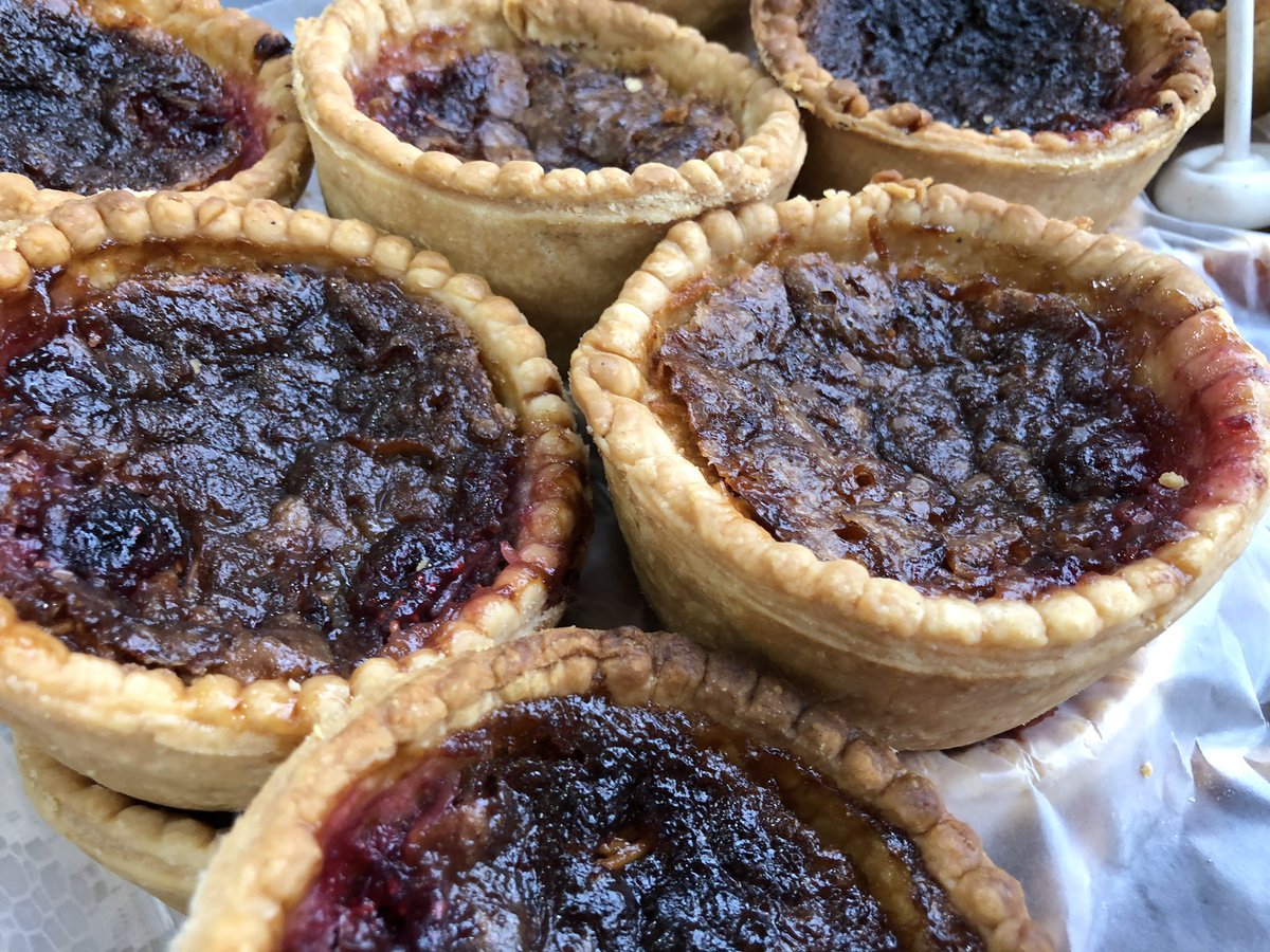 FishHardDave's tweet photo. At the Barrie Sportsmen & Outdoor Show and was drawn into the Birch Farms booth by these delicious baked good! Mmmmm good! #Decadence #TartsTartsTarts https://t.co/RjiNfwdErT