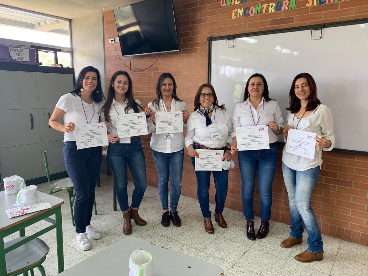 Omarondon's tweet photo. SI el voluntariado es parte de tu pasión haces todo por dar lo mejor de ti. Hoy nuestras voluntarias de #DellTechnologies #WIA soportaron el #FOP creado por la #FMPC para influir en las niñas Colombianas que están próximas a tomar carreras univ en decidir por una carrera #STEM https://t.co/TW3RG6uZw1