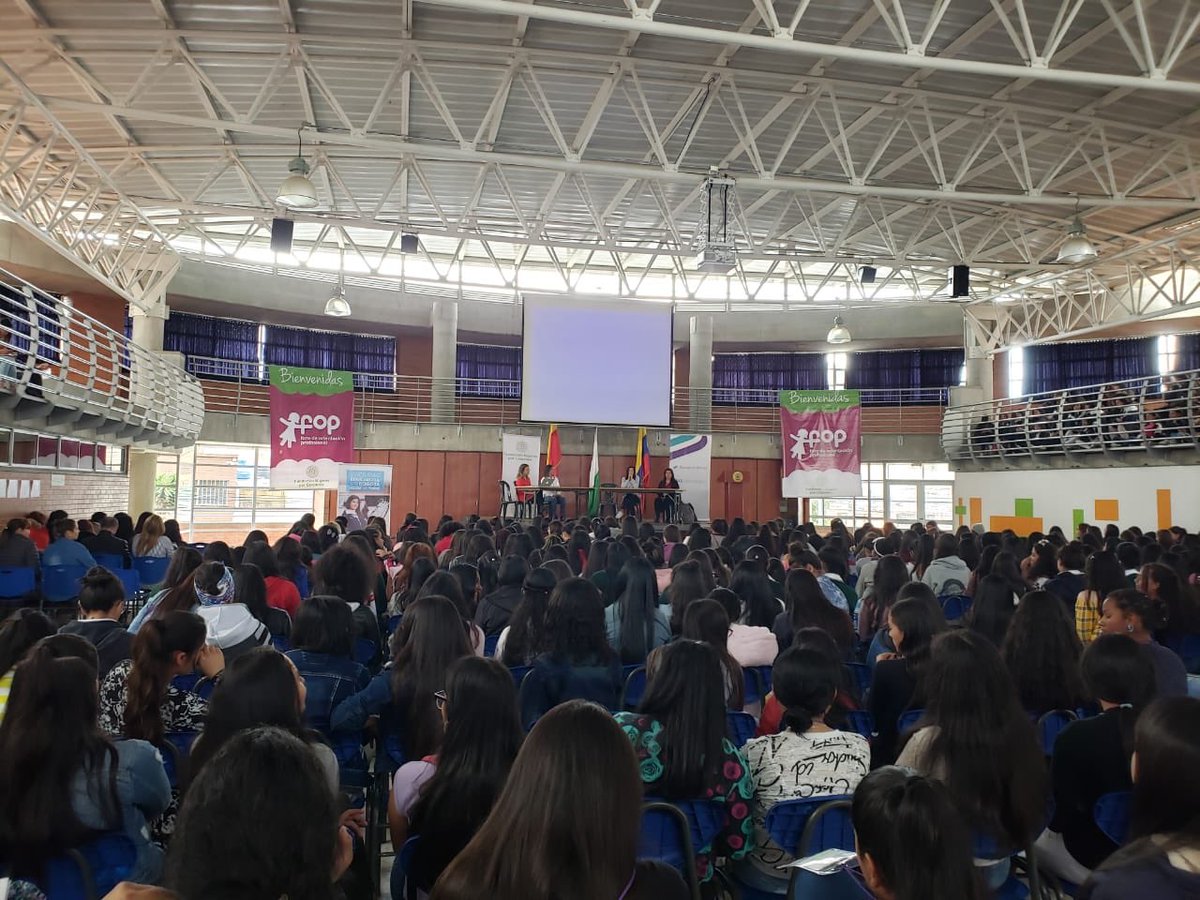 Omarondon's tweet photo. SI el voluntariado es parte de tu pasión haces todo por dar lo mejor de ti. Hoy nuestras voluntarias de #DellTechnologies #WIA soportaron el #FOP creado por la #FMPC para influir en las niñas Colombianas que están próximas a tomar carreras univ en decidir por una carrera #STEM https://t.co/TW3RG6uZw1
