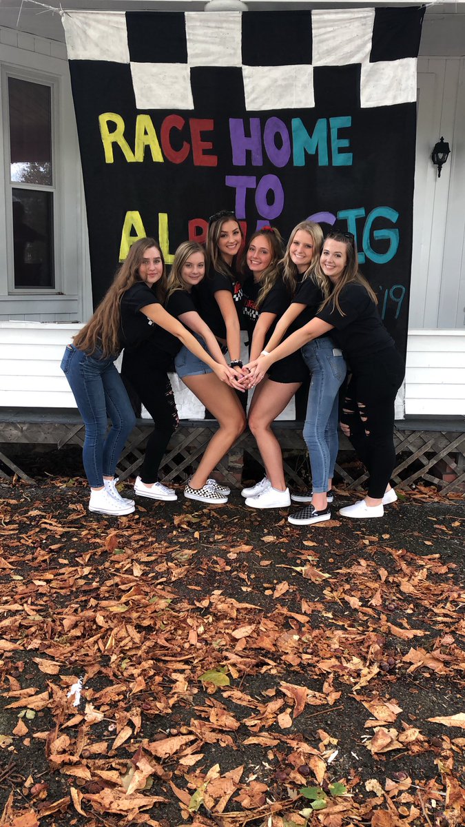 We are SOO happy to announce we have SIX new beautiful sisters in our chapter!! 😍❤️