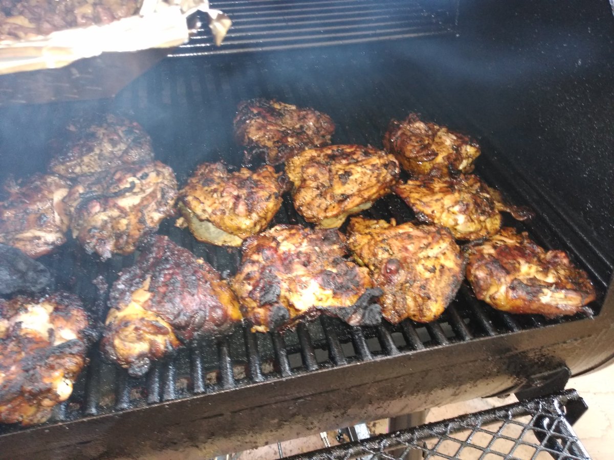 Sholm_Jarboe's tweet photo. #bbq #grill #griling #bbqlife #chicken #grillmaster https://t.co/TKD2j648GC