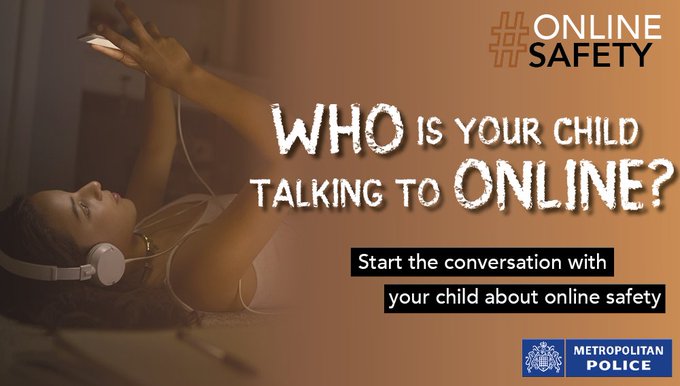 MPSHounslow's tweet image. It's important to be #NetAware and understand the sites and apps your child may be using. Have a chat with them about safe and appropriate usage to keep them safe online

#OnlineSafety 

net-aware.org.uk