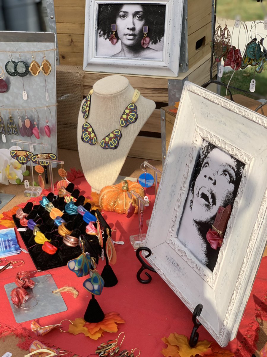 There’s kick-a$$ art to be had at the #sandyspringsfestival 🥳 Come today (9/28) until 5, tomorrow (9/29) 11-5