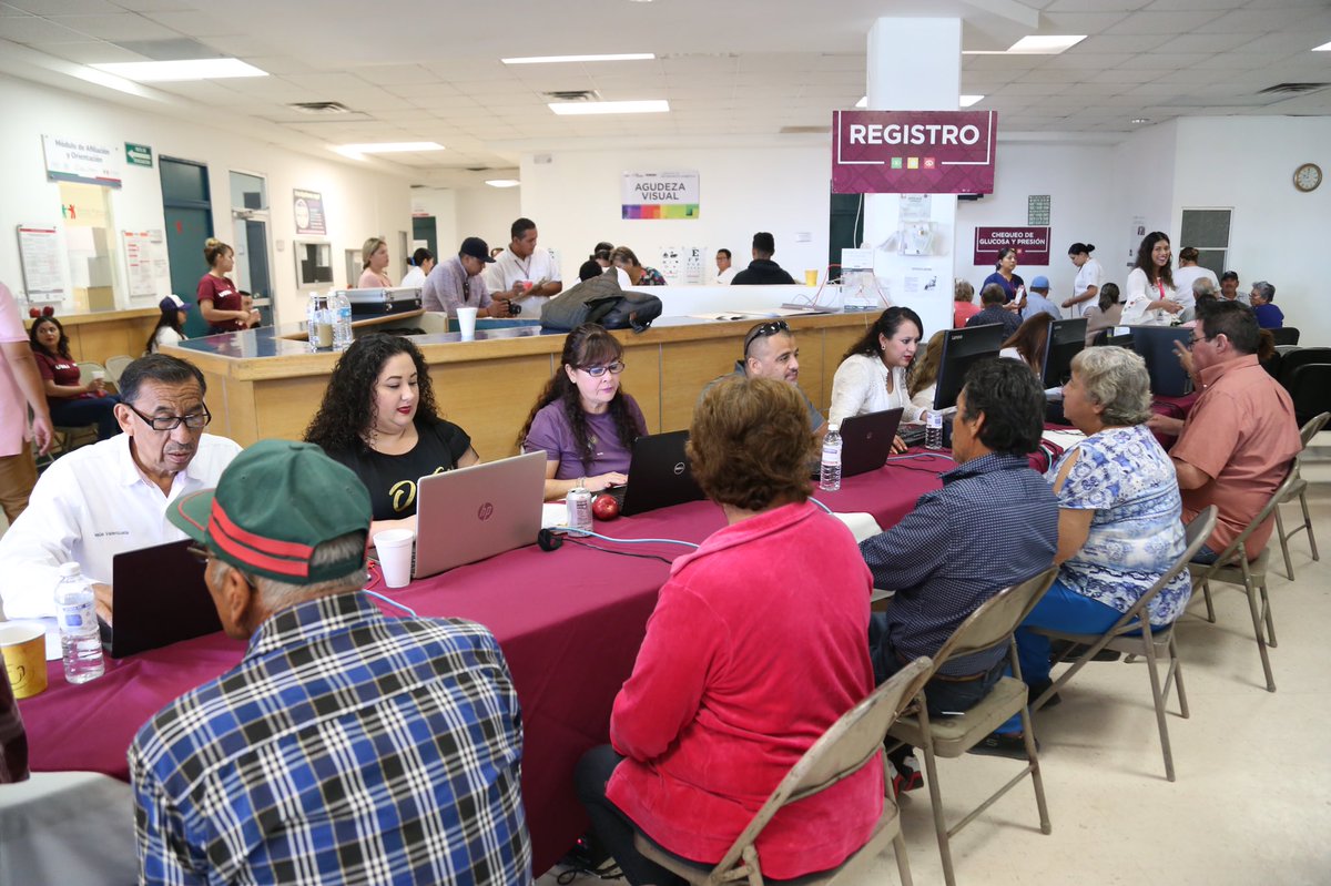 DIFSonora's tweet photo. Desde las 8 am inició la Jornada de Retinopatía Diabética en el Hospital General de Agua Prieta. Donde los médicos de #GlobalVisionFoundation y personal de #DIFSonora ya están atendiendo a quienes ocupan valoración o cirugía láser ocular. https://t.co/Wx46n1gyv4