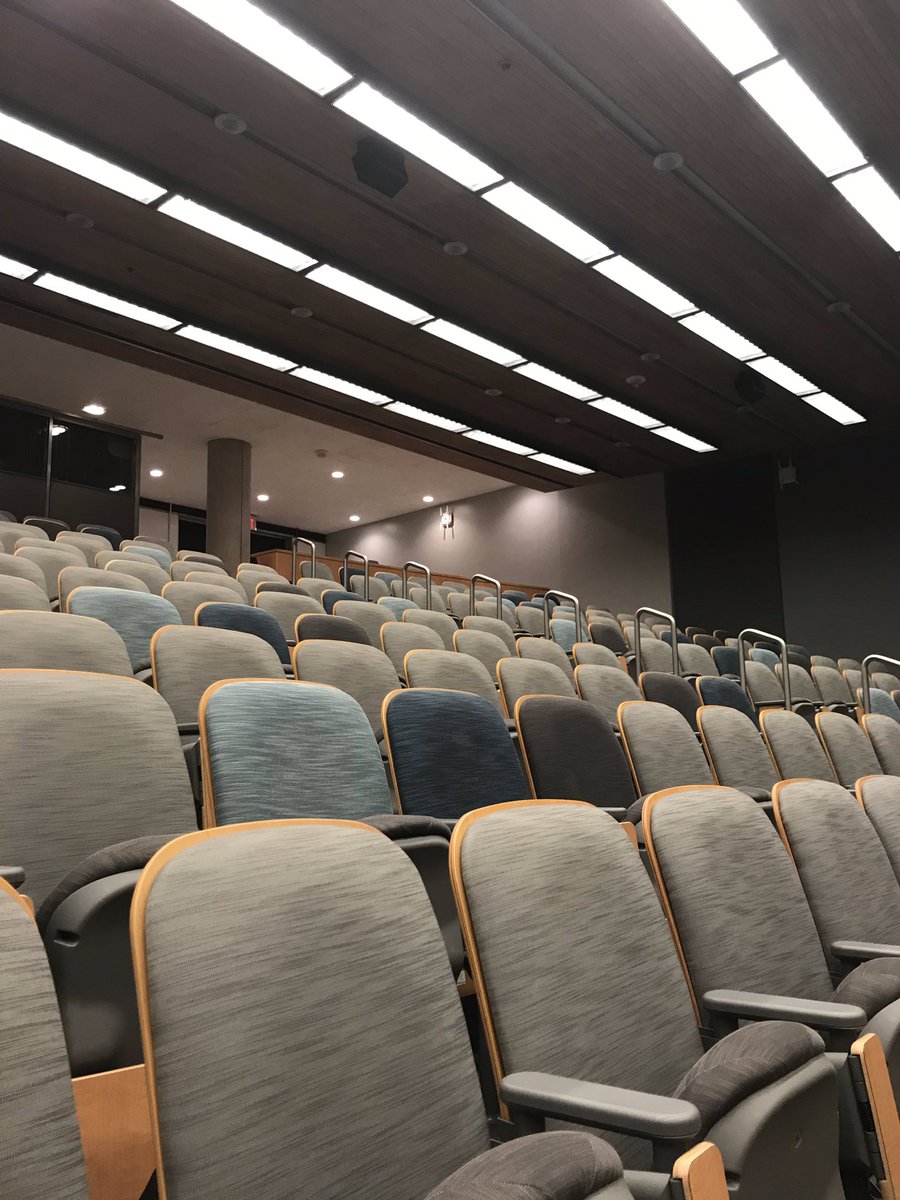 shu4603's tweet image. The placement of blue and dark gray seats creates a more visually interesting scene. The colors are intentionally chosen to form a harmonious pattern. #unityandflow
