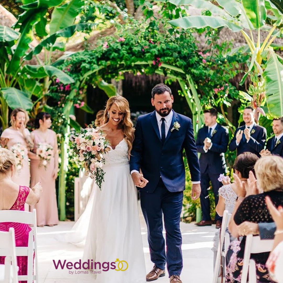 Visita la sección de "Organización De Bodas" en nuestro sitio web (bit.ly/2mhnNk1), en donde encontrarás todos los artículos, servicios y opciones que tenemos para hacer de tu boda una noche inolvidable.