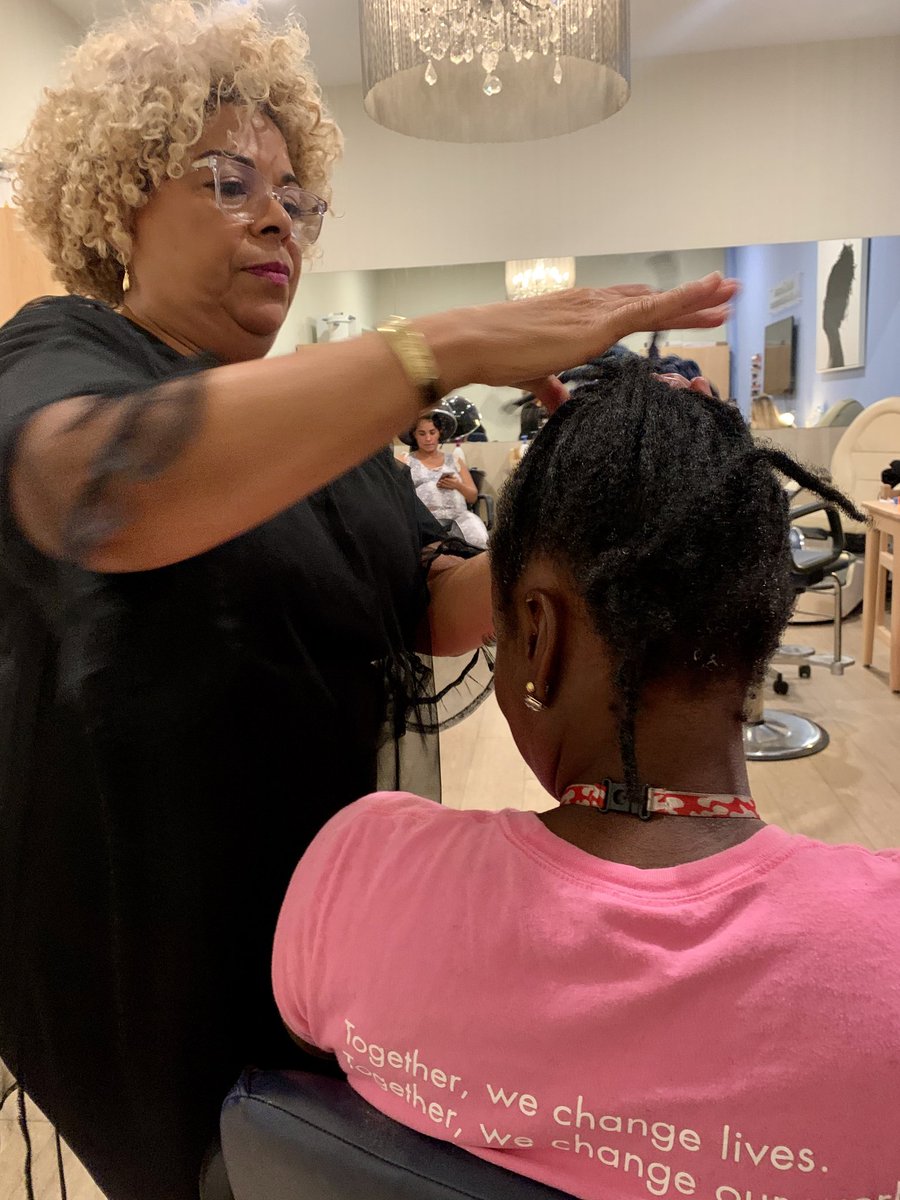 ColorCommntwk's tweet image. #ColorCommMIA is on site today to host a prom celebration for the women at @lotushouse1. This prom is an opportunity for the women to dress up and feel beautiful and self-confident. We&apos;re grateful for the opportunity to help to make this day special for them! #ColorCommServiceDay