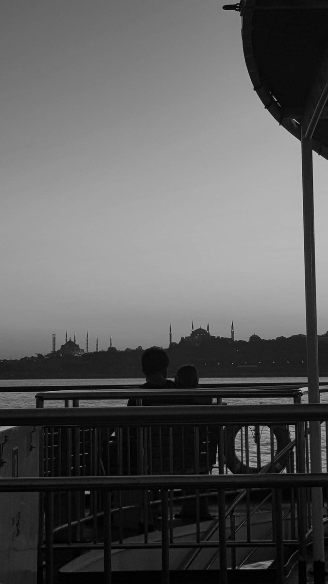 #WannartKitaplığı 

"değişen bir şey yok hiç
ölüm hariç.
aynı gökyüzü aynı keder."

-Behçet Aysan, Bir Eflatun Ölüm