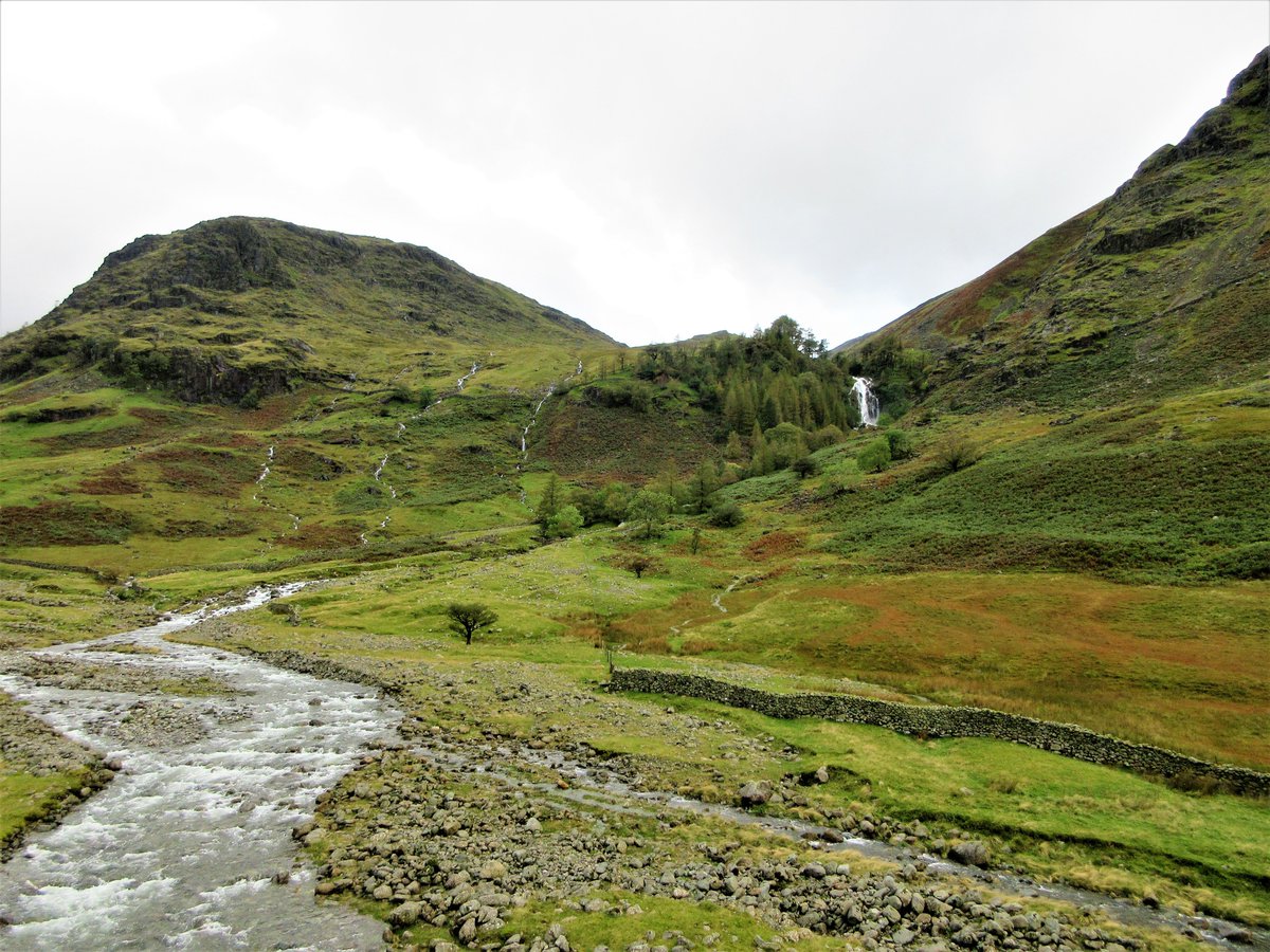 StanLeigh18's tweet photo. #SeathwaiteFell ascent views of #GreatGable #GreenGable #StyheadTarn #SprinklingTarn after seeing the walkers &amp; runners competing in the 4 Passes Ultra event - view via https://t.co/ejtEe2hny1 https://t.co/5JUxHsxNP2