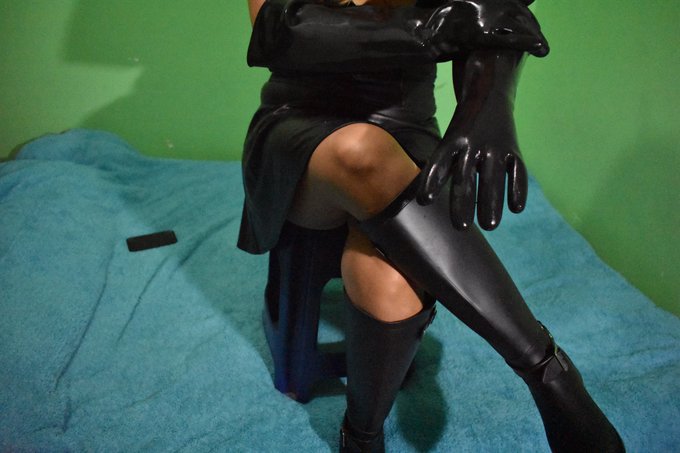 Do you like rubber? do you like me?? ;) https://t.co/IEilNuVgq7<a href="/tag/leather"class="tags"><span>#leather</span></a><a href="/tag/cumshot"class="tags"><span>#cumshot</span></a><a href="/tag/handjob"class="tags"><span>#handjob</span></a><a href="/tag/amateur"class="tags"><span>#amateur</span></a><a href="/tag/glovesfetish"class="tags"><span>#glovesfetish</span></a>