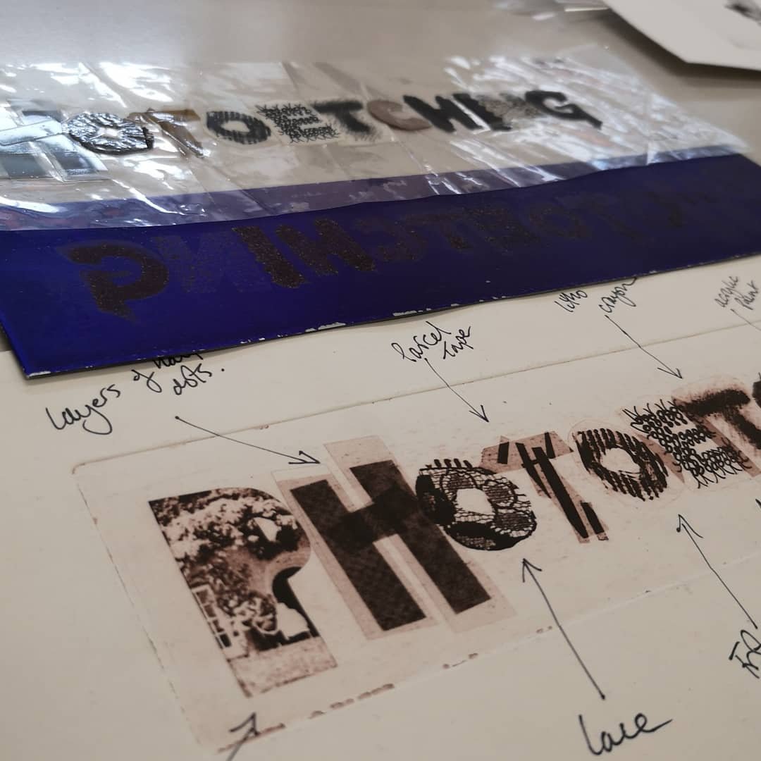 LynnBaileyPrint's tweet photo. Had a great day at @doubleelephantprintworkshop with half a doz people doing photo etching. Check out what other courses are available on the website https://t.co/0FcEkF0yBg #photoetching #printmaking #printworkshop #exetercourses #DoubleElephant #intaglio https://t.co/bRgyvDZP4Z
