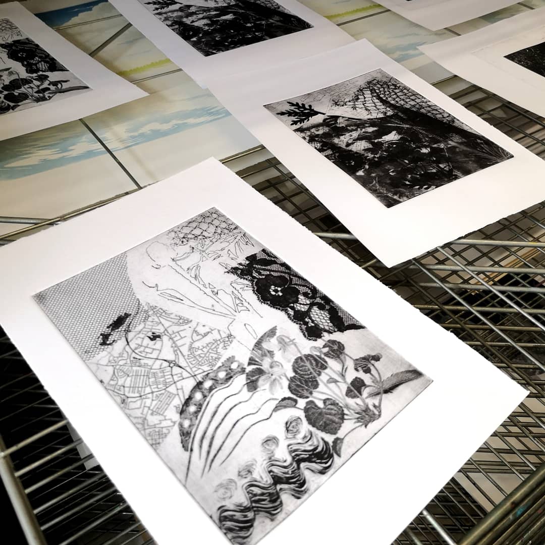 LynnBaileyPrint's tweet photo. Had a great day at @doubleelephantprintworkshop with half a doz people doing photo etching. Check out what other courses are available on the website https://t.co/0FcEkF0yBg #photoetching #printmaking #printworkshop #exetercourses #DoubleElephant #intaglio https://t.co/bRgyvDZP4Z
