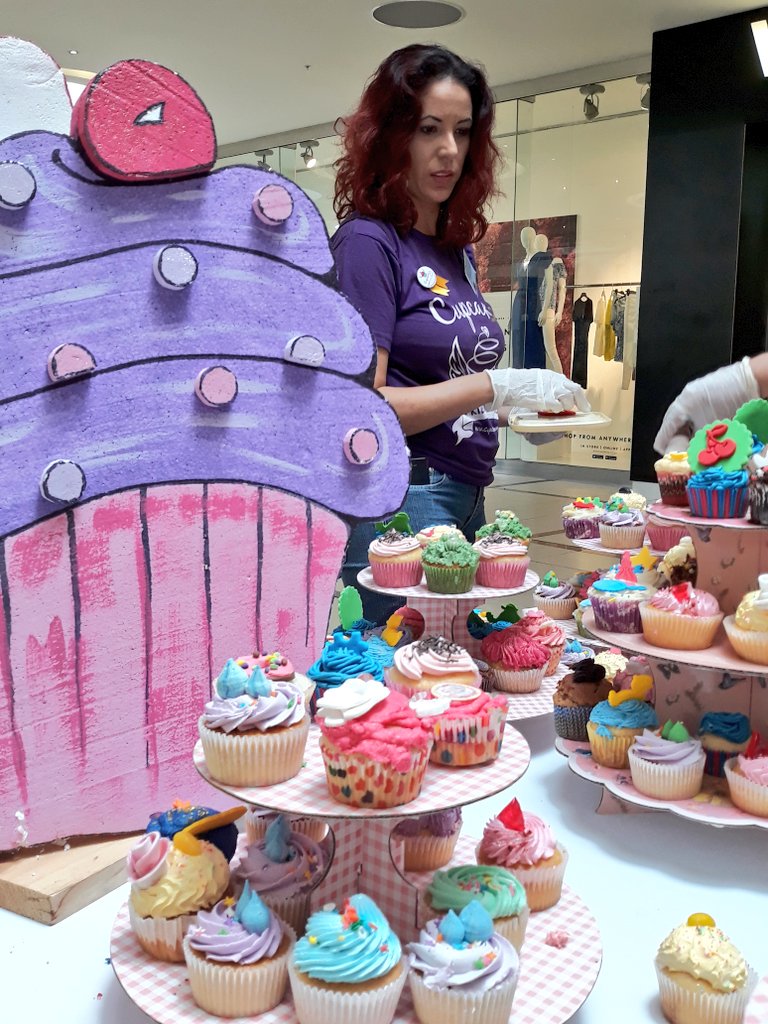 traveltonia's tweet photo. Supported #4kidswithcancer this #nationalcupcakeday and got a box of yummy #vegan cupcakes https://t.co/824hNTpfNu