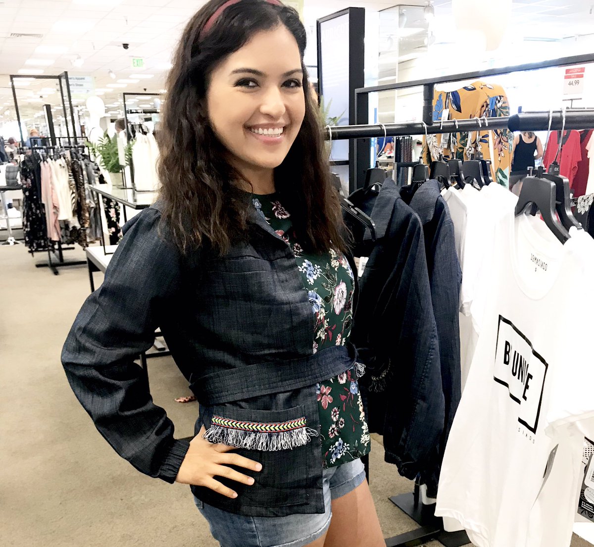 DanielleBandaTV's tweet photo. #HispanicHeritageMonth👚👕👔 #LatinAmerican #designers 😁 #Demasiado (Venezuelan), #StitchLab &amp; #PETRA (Columbian), #QuoteMe (Columbian) at @Macys @ShopNorthStar ‼️ Til’ Oct 15 at #TheMarketAtMacys 💁🏻‍♀️ $40,000 in #grants for #education 🤓 via #scholarships 📚📝 

 #DanielleBandaTV https://t.co/kUgTdsGX5z