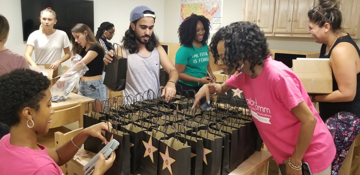 ColorCommntwk's tweet image. It&apos;s #ColorCommServiceDay and #ColorCommMIA is doing our part to help the women at @lotushouse1 prepare for prom night! For many of the women, this is their first prom and we are happy to have been a part of helping them get ready for a night they will always remember. 💕💜