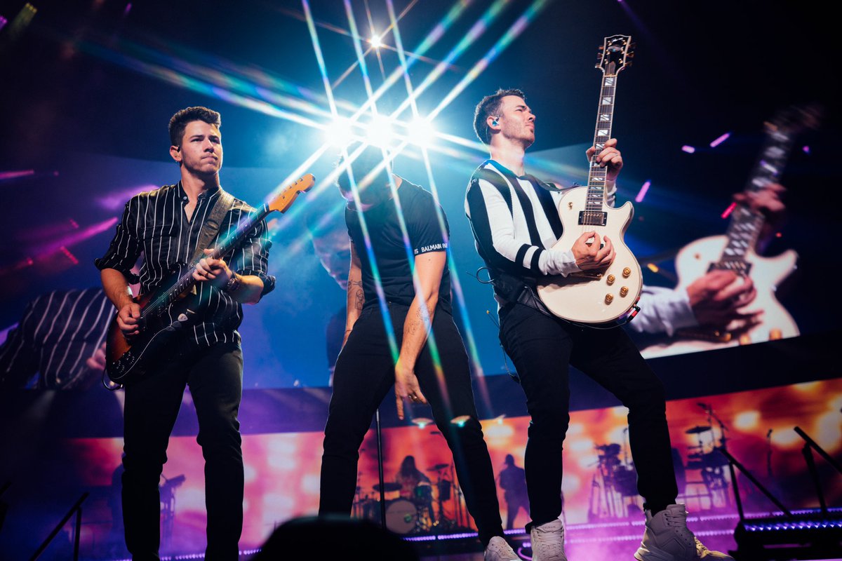 jonasbrothers's tweet photo. San Antonio was incredible. Thank you Texas for three amazing shows in a row ⭐️ #happinessbeginstour https://t.co/MHsBn07Pix