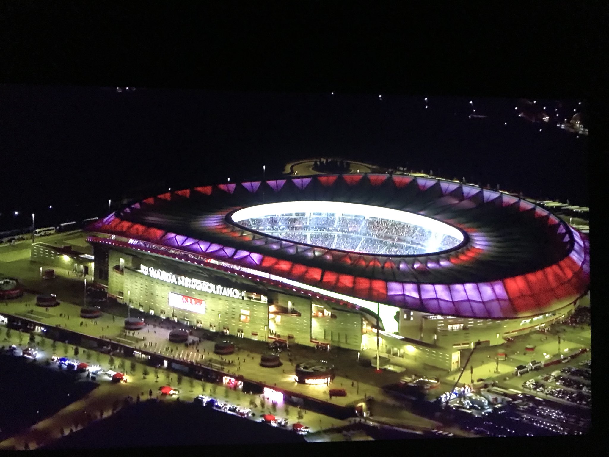 Wepesjp ドイツ在住 ワンダメトロポリターノ 敵ながら相変わらず美しいスタジアムです Madridderby T Co Ijnhzm9wf3 Twitter