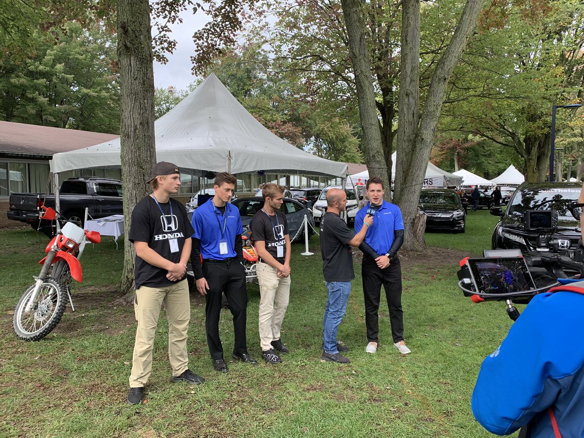 NUIAS's tweet image. The weather has been great today! Show is open till 6:00PM 😎🏎