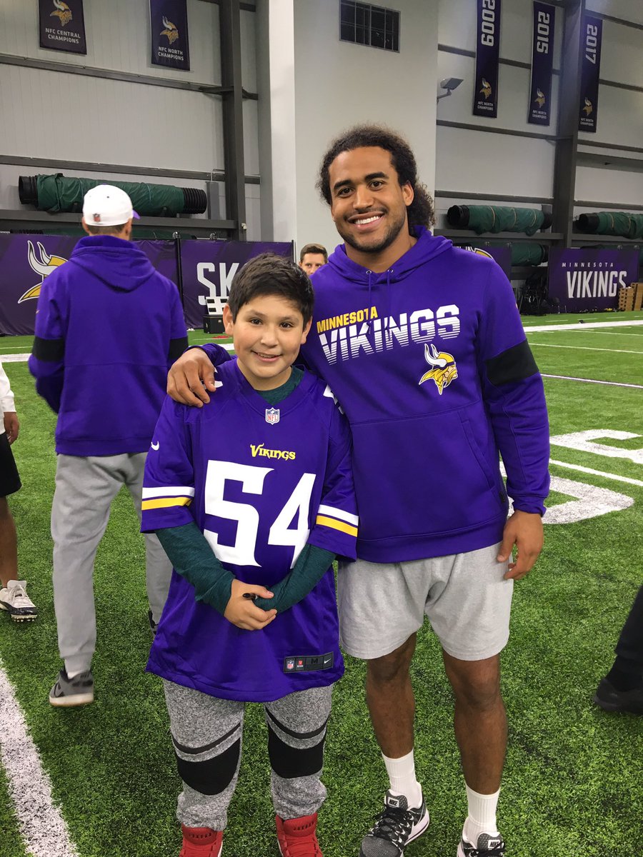 BPD_MN's tweet photo. Officer Vanhall and his buddy Gio had a great time visiting the Vikings practice facility today. Thanks to our friends at the @Vikings for inviting us out, and good luck in Chicago tomorrow! #Skol https://t.co/yboecBXZHi