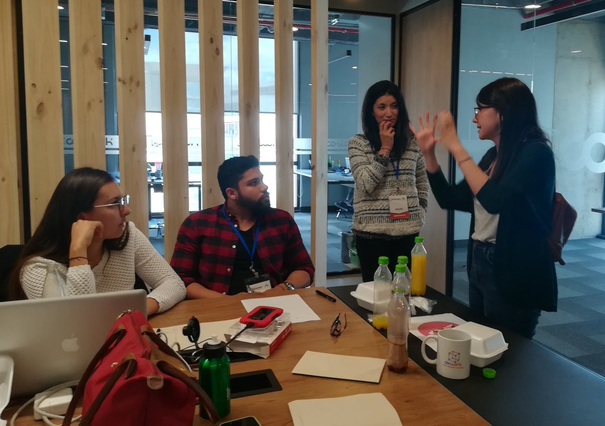 CEUniandes's tweet photo. #GlobalSWWomenBT La jornada continúa y las mentoras hacen un acompañamiento y asesoría a cada uno de los equipos y sus respectivos proyectos. #GlobalSWWomen https://t.co/urrBwKS5EV
