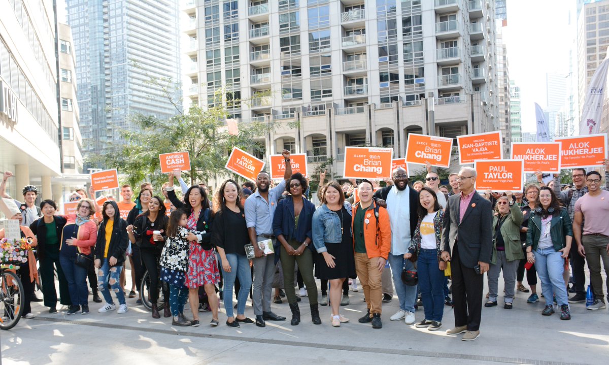TorontoNDP's tweet photo. Toronto New Democrats were out in full force at the #ClimateStrike. 

Where were Trudeau's Liberals? They snuck in to take photos and left. 

They.
Bought.
A.
Pipeline.

It’s time to fight climate change like we actually want to win.

#ClimateStrikeCanada #InItForYou #elxn43 https://t.co/mz9jKXZ3qZ