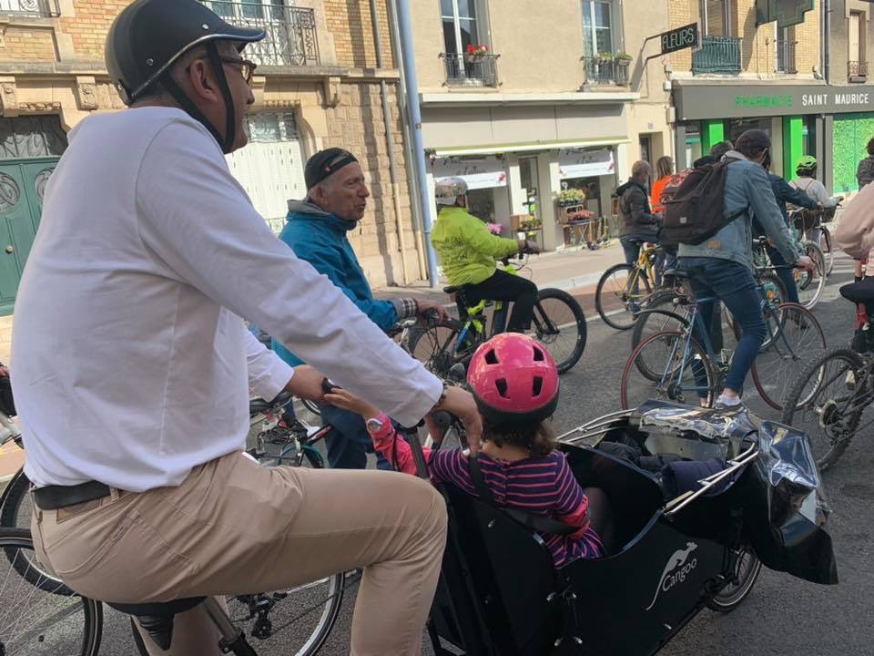 Gerard_Chemla's tweet photo. 🚴🏼♂️ Je suis cycliste, le vélo a pris une place importante dans mon quotidien.
Et aujourd’hui, c’était la VÉLORUTION à #Reims ! Merci à Vel’Oxygène pour l’organisation de cet événement réussi ! 💪🏼 https://t.co/89GTGtN5gC