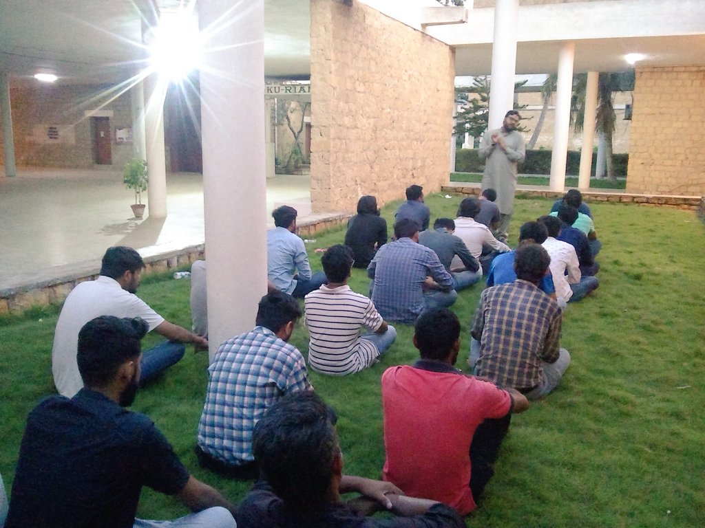 UOKAPMSO's tweet photo. انچارج APMSO حافظ شہریار بھائی اور مرکزی رکن جنید یوسفزئی بھائی نے جامعہ کراچی سیکٹر و یونٹ کمیٹی اور سیکٹر A سیکٹر  کمیٹی کی میٹنگ لی، جس میں یکم اکتوبر کو ہونے والے جنرل ورکرز اجلاس کے حوالے سے ساتھیوں سے بات کی اور زیادہ سے زیادہ کارکنان کی تعداد لانے کی تاکید کی۔ 
#ApmsoKU https://t.co/CIhc3TPfQm