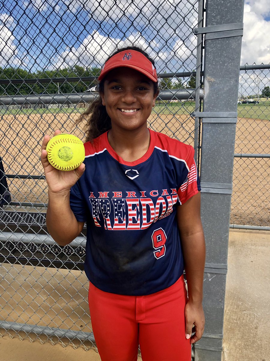 AFblanco's tweet image. Second BOMB 💣 of the day for #AF14UGoldBlanco! Lizzie Smith 2023 OF/UT nice hit kid 💪🏻  #afsoftball #beamazing #afboom #AmericanFreedom